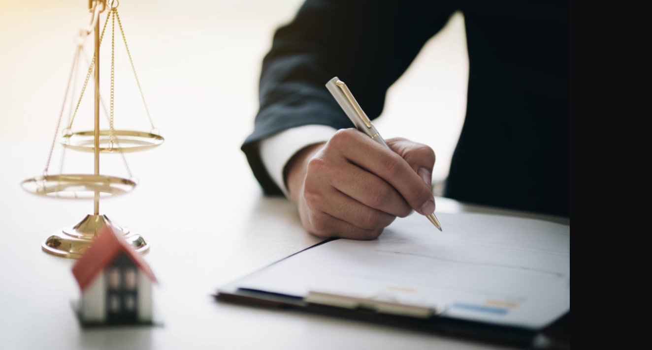 وظایف وکیل دعاوی ملکی و امور قراردادها 