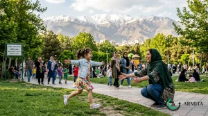 ملاقات والدین و کودک در پارک با موضوع حضانت فرزند