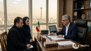 وکیل در حال توضیح قوانین مربوط به حق ملاقات فرزند